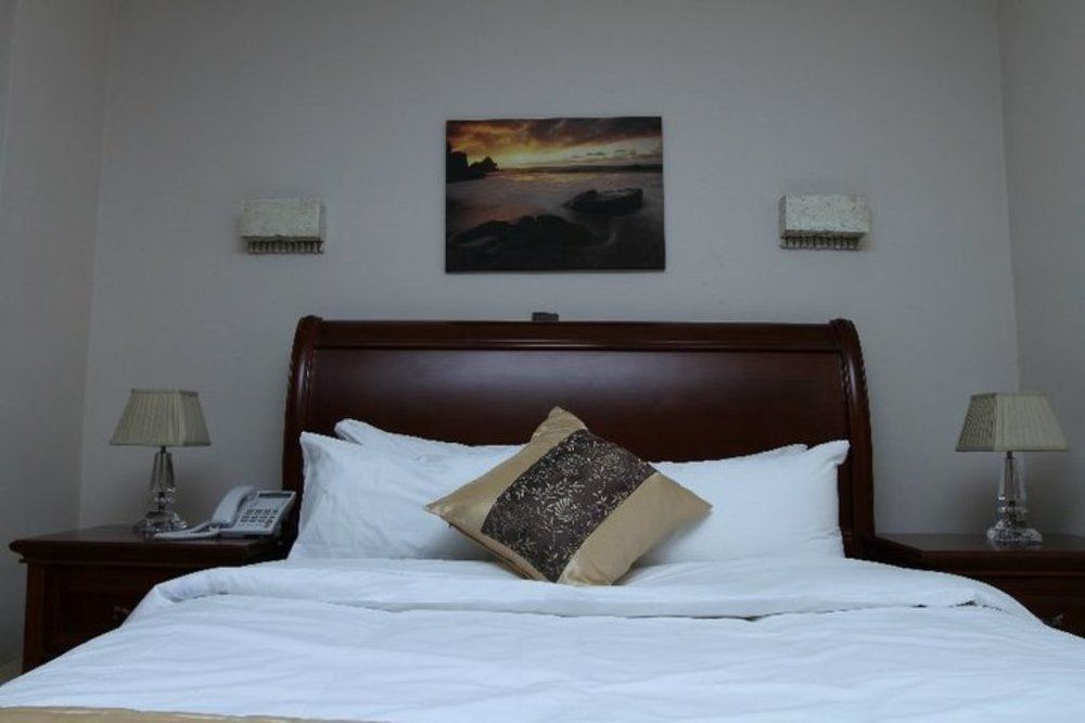 Fryburg Suites Aliayabiagba 外观 照片