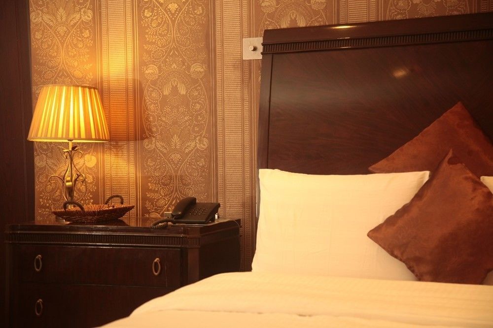 Fryburg Suites Aliayabiagba 外观 照片