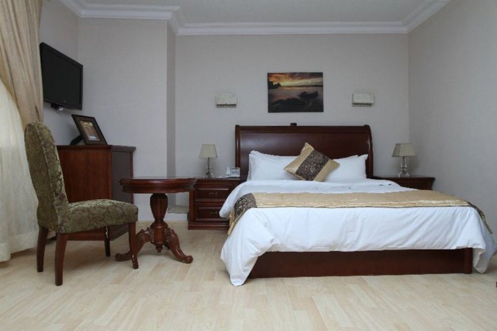 Fryburg Suites Aliayabiagba 外观 照片