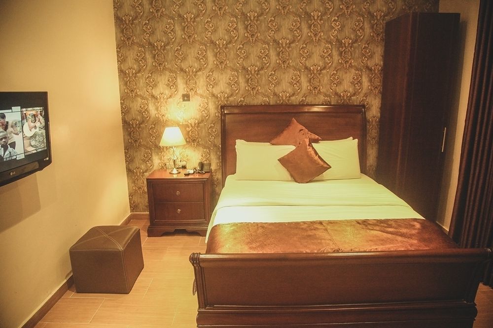 Fryburg Suites Aliayabiagba 外观 照片