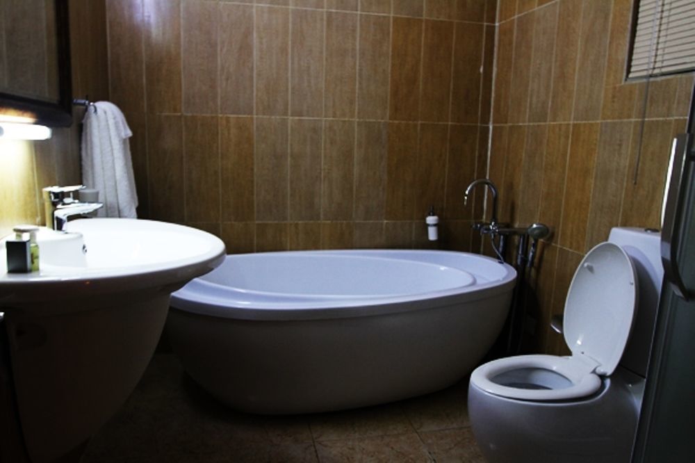 Fryburg Suites Aliayabiagba 外观 照片