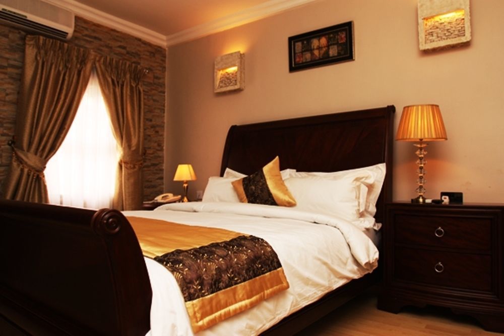 Fryburg Suites Aliayabiagba 外观 照片