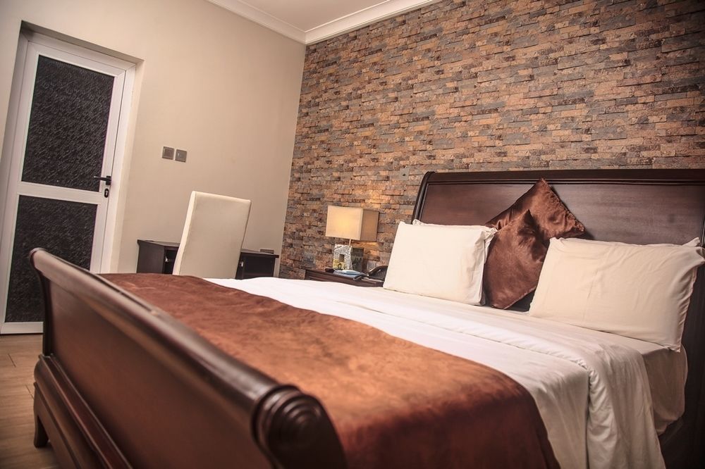 Fryburg Suites Aliayabiagba 外观 照片