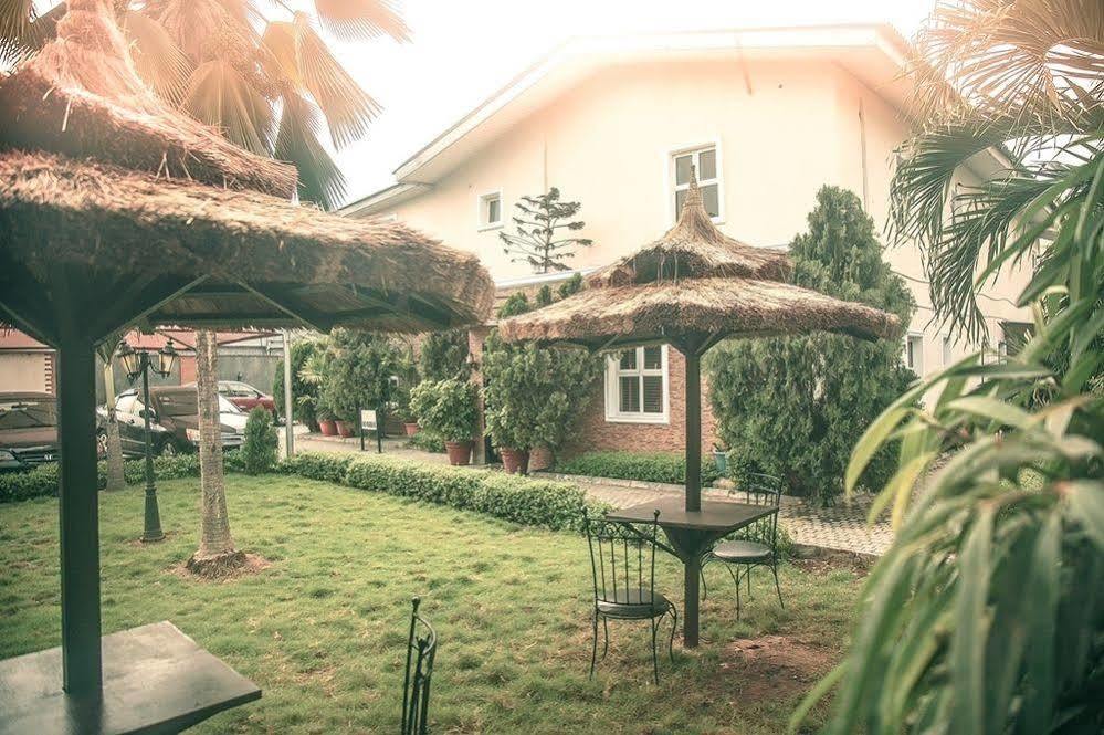 Fryburg Suites Aliayabiagba 外观 照片