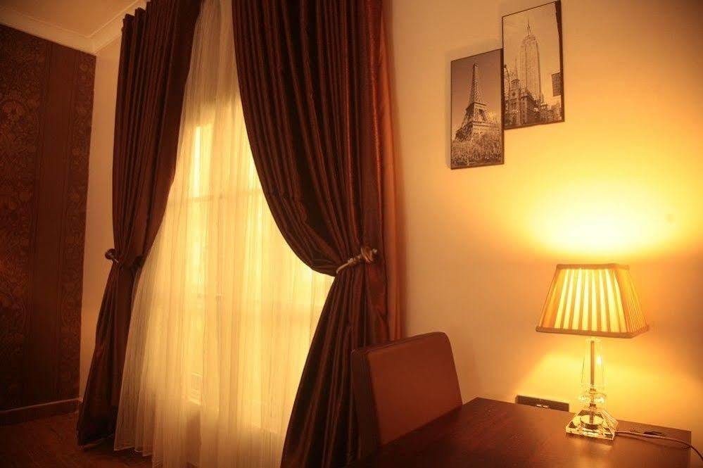 Fryburg Suites Aliayabiagba 外观 照片