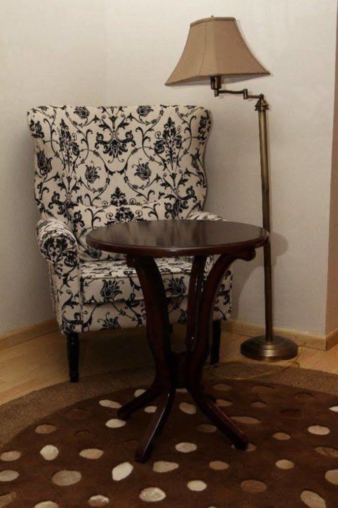 Fryburg Suites Aliayabiagba 外观 照片