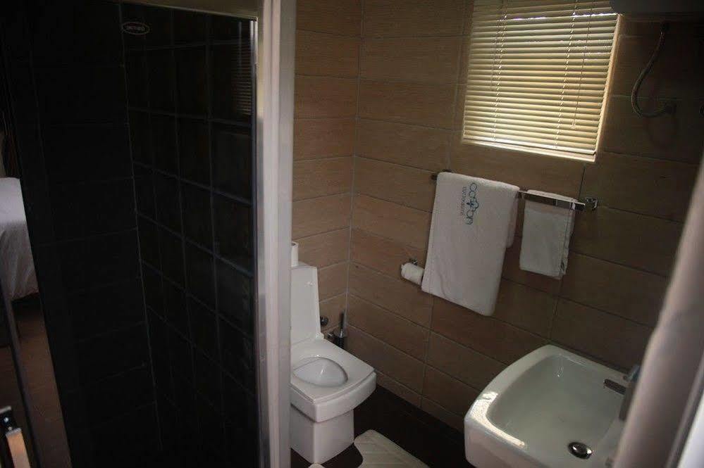 Fryburg Suites Aliayabiagba 外观 照片