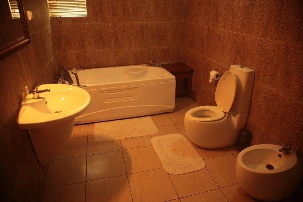 Fryburg Suites Aliayabiagba 外观 照片