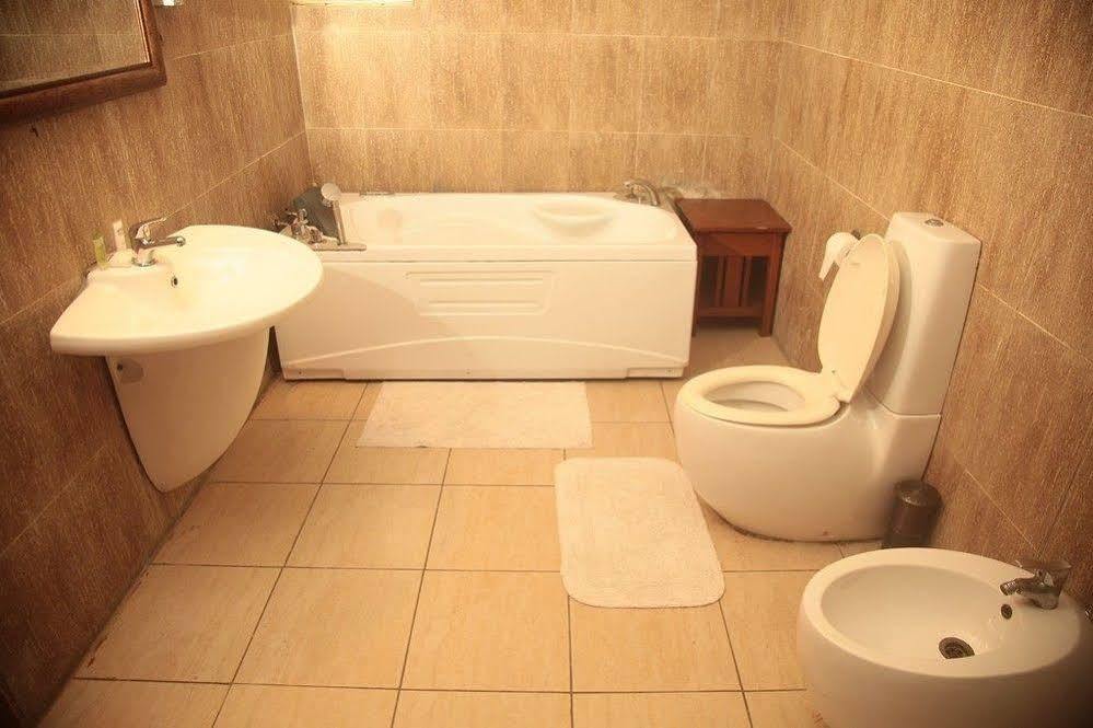 Fryburg Suites Aliayabiagba 外观 照片