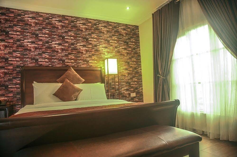 Fryburg Suites Aliayabiagba 外观 照片